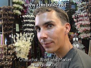 légende: Chatuchak Weekend Market Bangkok 036
qualityCode=raw
sizeCode=half

Données de l'image originale:
Taille originale: 182729 bytes
Temps d'exposition: 1/50 s
Diaph: f/180/100
Heure de prise de vue: 2002:12:21 12:37:16
Flash: non
Focale: 42/10 mm
